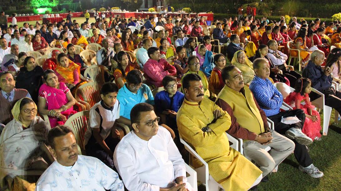 होली मिलन एवं मातृ-पितृ वंदन समारोह आयोजित होली मिलन एवं मातृ-पितृ वंदन समारोह आयोजित