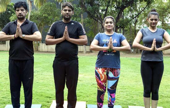 फिल्म शादी विथ जुगाड़ में योगा को प्रमोट करेंगे फिल्म शादी विथ जुगाड़ में योगा को प्रमोट करेंगे