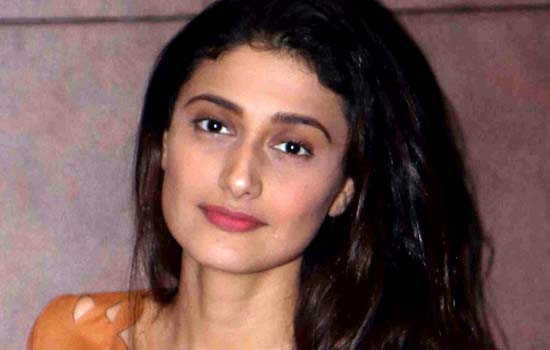 Ragini Khanna invited relative and friends Ragini Khanna invited relative and friends
