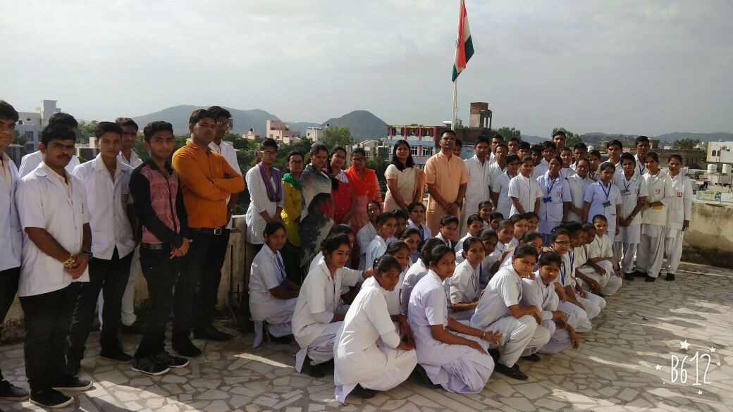 निदेशक गोविन्द दीक्षित द्वारा ध्वजारोहण निदेशक गोविन्द दीक्षित द्वारा ध्वजारोहण
