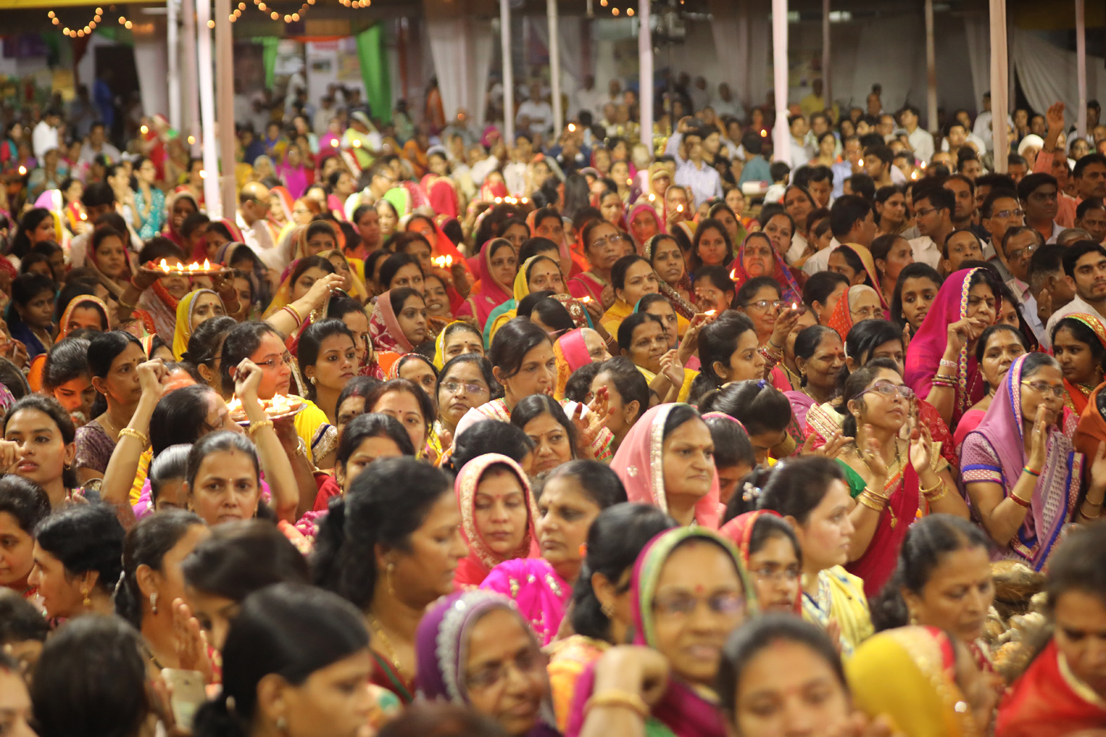 भिखारी भीख तो लेता है लेकिन सीख भी दे जाता है - आचार्यश्री भिखारी भीख तो लेता है लेकिन सीख भी दे जाता है - आचार्यश्री
