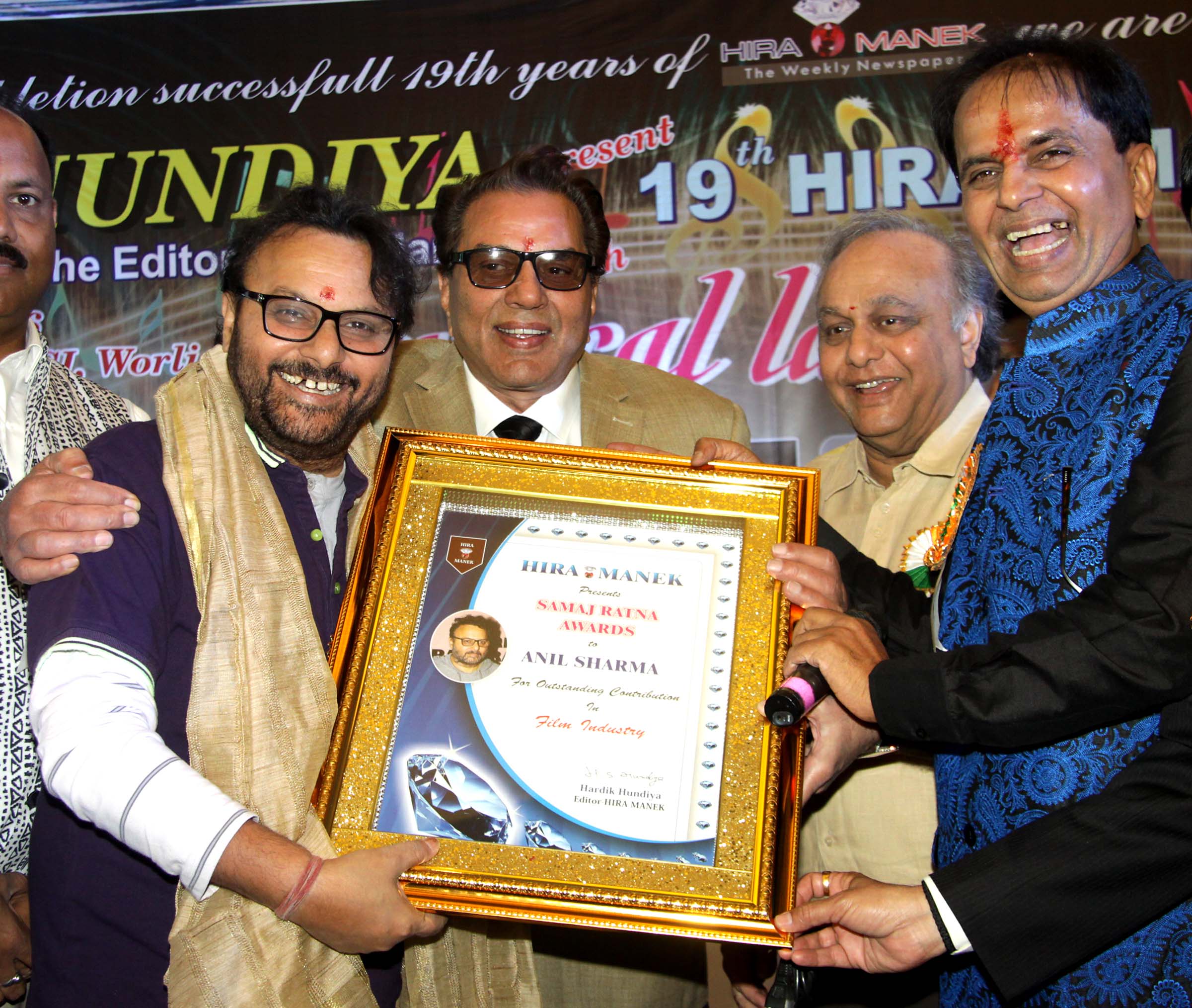 Ameen Sayani at 19th Hira Manek awards.