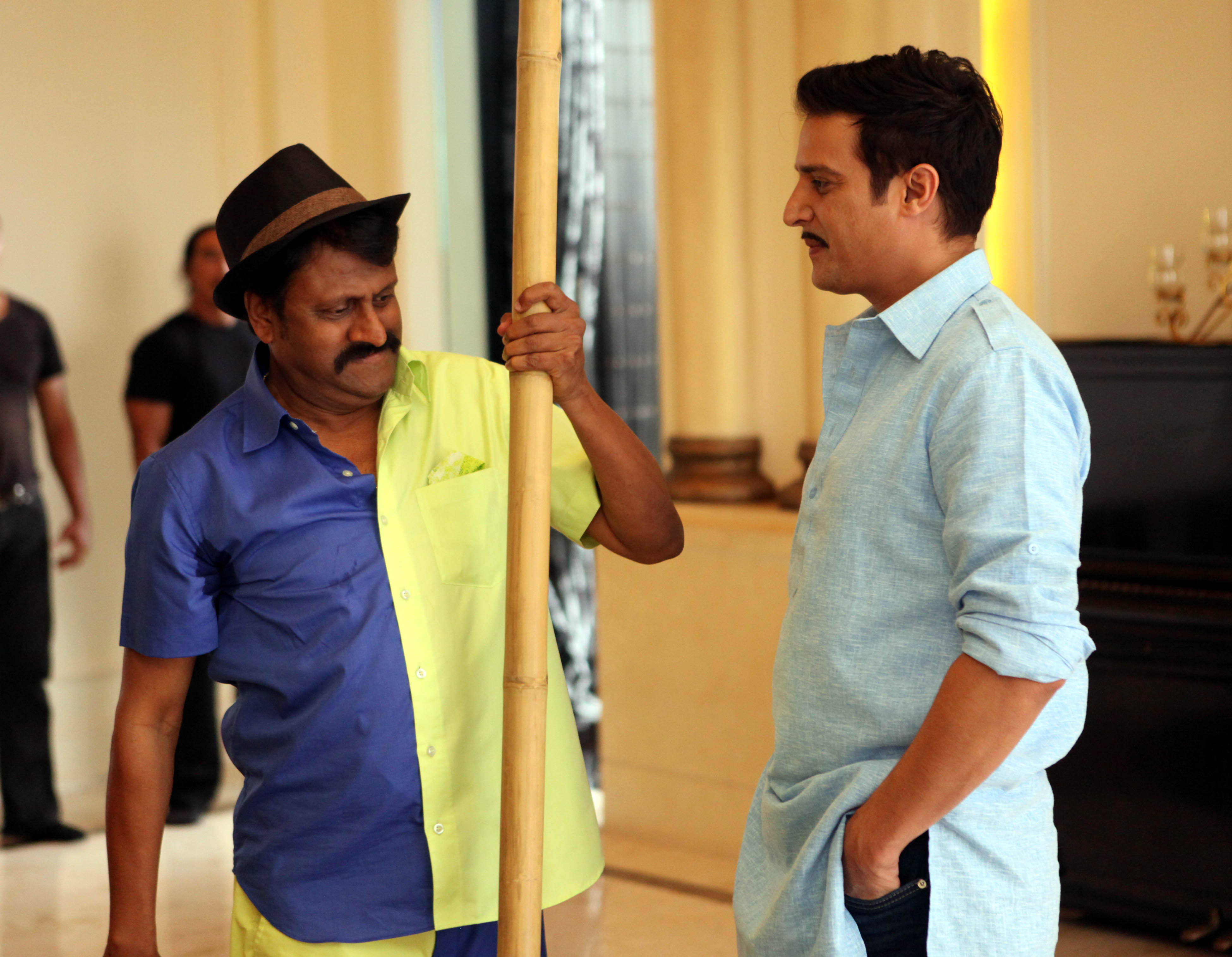 Vijays double role in Yea Toh Two Much Ho Gayaa Vijays double role in Yea Toh Two Much Ho Gayaa