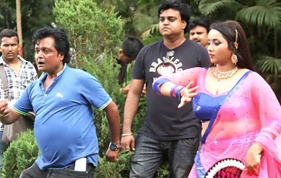 पराग पाटिल और कल्लू एक साथ फिल्म ''सरकाइलो खटिया जाड़ा लगे'' में 