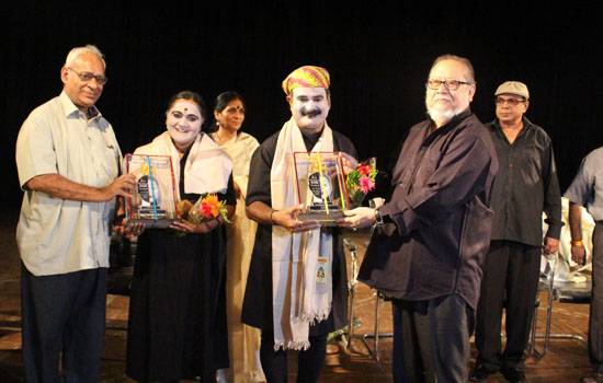 दूसरे राष्ट्रीय मूकाभिनय उत्सव,उजैन में जानवे दम्पत्ति सम्मानित दूसरे राष्ट्रीय मूकाभिनय उत्सव,उजैन में जानवे दम्पत्ति सम्मानित