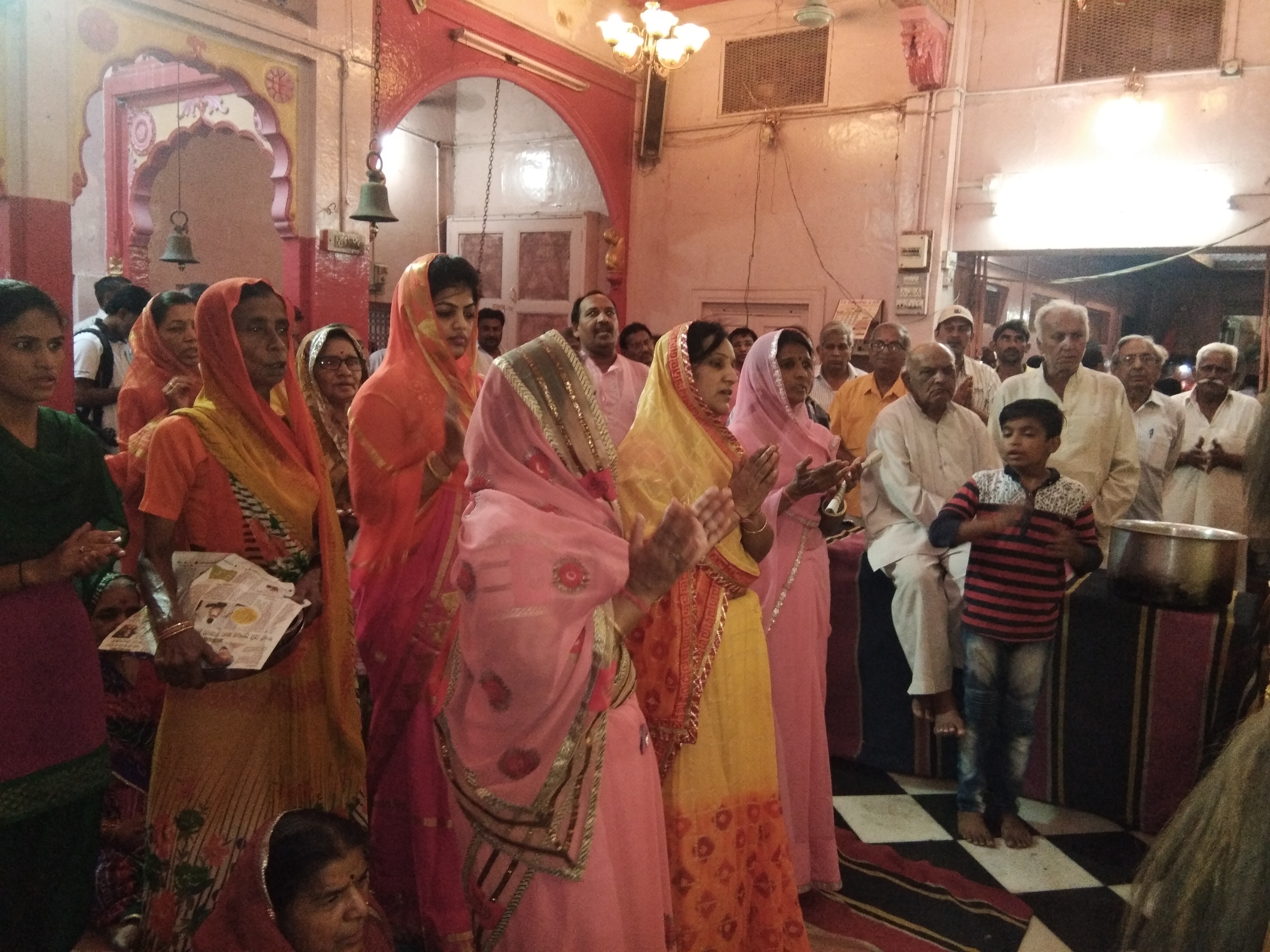 भगवान हनुमान मंदिर में मनाया अन्नकूट महोत्सव भगवान हनुमान मंदिर में मनाया अन्नकूट महोत्सव