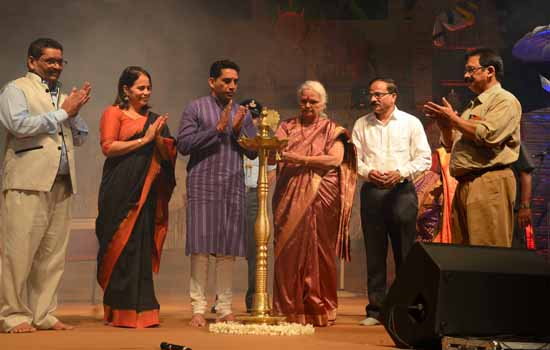 सम्पूर्ण भारत एक कुटुम्ब है ःमृदुला सिन्हा सम्पूर्ण भारत एक कुटुम्ब है ःमृदुला सिन्हा