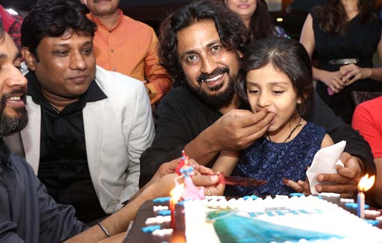 Director Vinod Kapri and Myra Vishwakarma who plays Pihu celebrated birthday