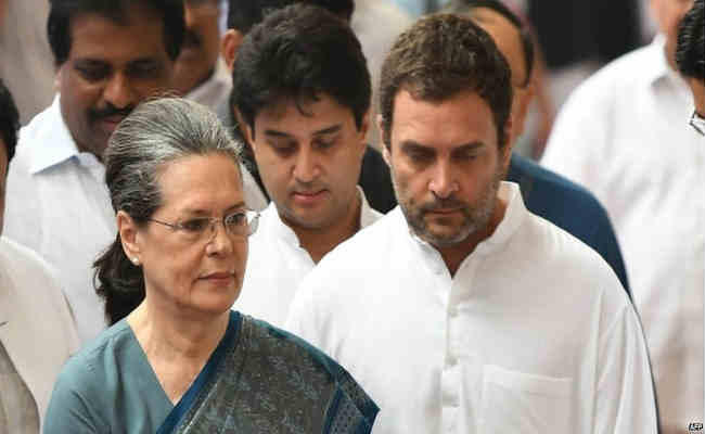 राहुल गांधी की ताजपोशी की तैयारी शुरू राहुल गांधी की ताजपोशी की तैयारी शुरू