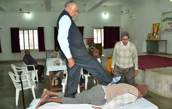 दो दिवसीय २५ वां जडी-बूटी चिकित्सा षिविर प्रारम्भ