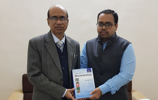 डॉ. मोहित का अध्याय रह्यूमेटोलॉजी के मैन्यूअल में शामिल डॉ. मोहित का अध्याय रह्यूमेटोलॉजी के मैन्यूअल में शामिल