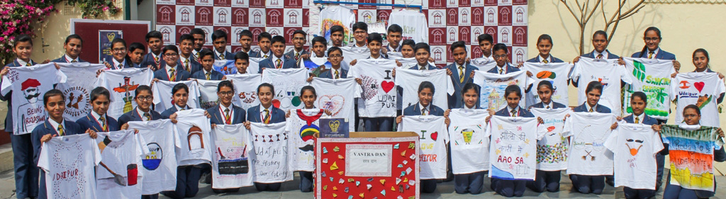एमएमपीएस के  विद्यार्थियों ने टी-शर्ट डिजाइन कर दान किए