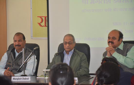 “टकसाली सिनेमा अभिरुचियों को भ्रष्ट कर रहा है’’: मंगलेश डबराल “टकसाली सिनेमा अभिरुचियों को भ्रष्ट कर रहा है’’: मंगलेश डबराल