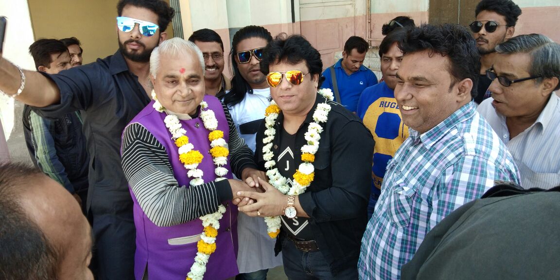 बज़्मे सूफी कल्चर द्वारा पक्की हिरोगिरी फिल्म यूनिट का स्वागत बज़्मे सूफी कल्चर द्वारा पक्की हिरोगिरी फिल्म यूनिट का स्वागत