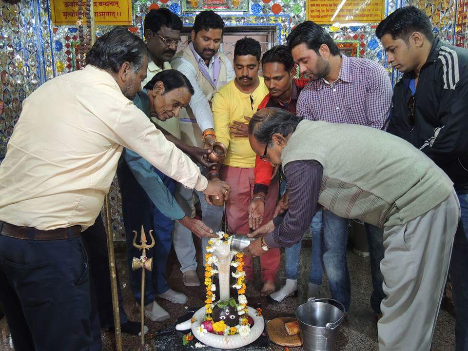 शिव दल कार्यकर्ताओ ने 51 शिव मंदिरो मे किया शिवाभिषेक 