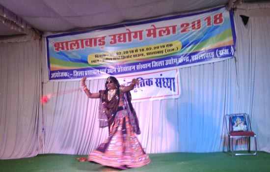 सांस्कृतिक संध्या में कलाकारों ने दी आकर्षक प्रस्तुतियां सांस्कृतिक संध्या में कलाकारों ने दी आकर्षक प्रस्तुतियां