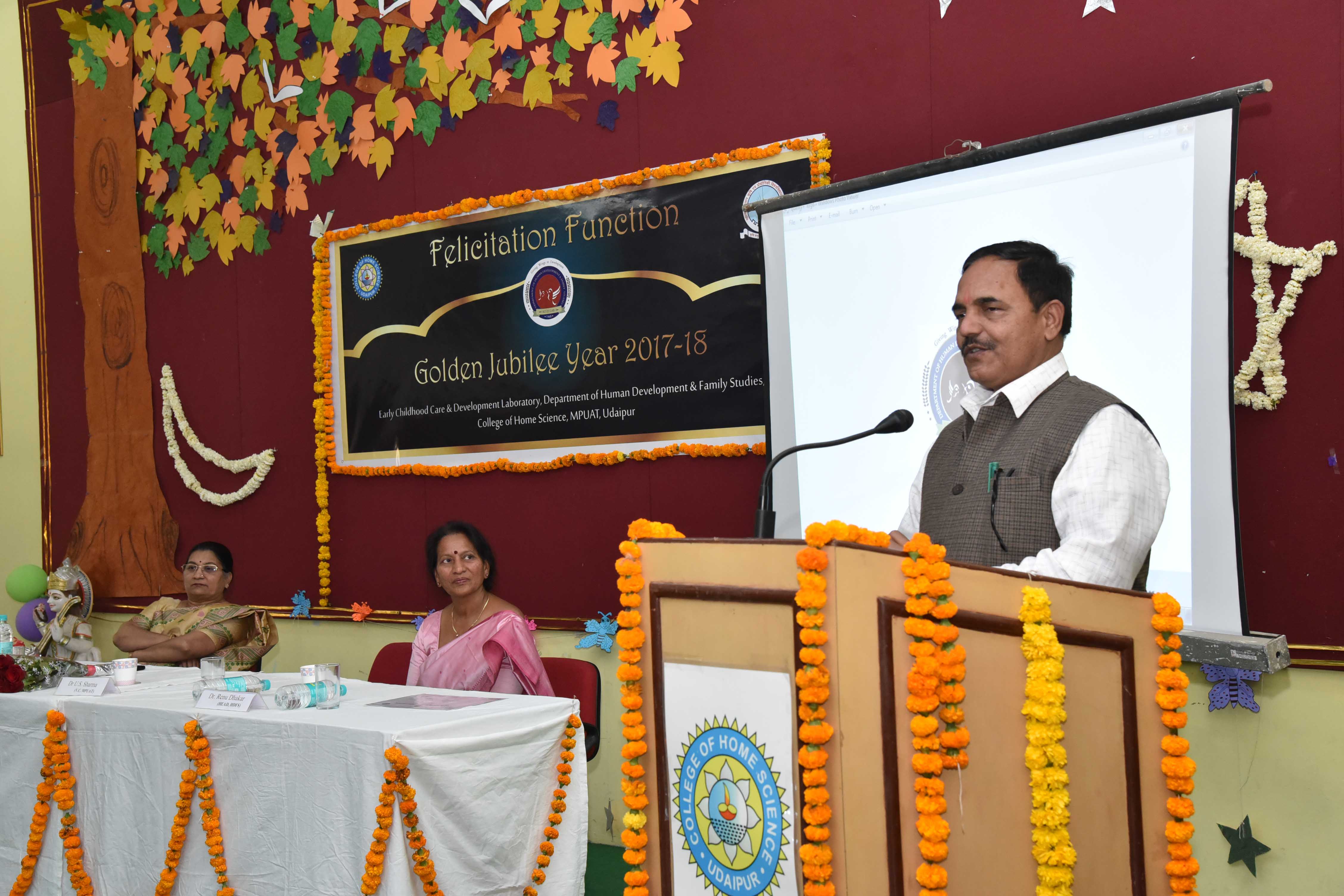 स्वर्ण जयंती पर सम्मान समारोह में 16 व्यक्ति सम्मानित स्वर्ण जयंती पर सम्मान समारोह में 16 व्यक्ति सम्मानित