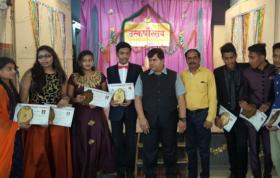 जीवन मूल्यों का छात्रों के जीवन में प्रवाह आवश्यक जीवन मूल्यों का छात्रों के जीवन में प्रवाह आवश्यक
