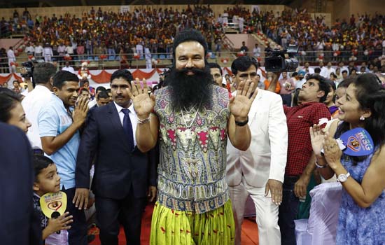 धर्मगुरुओं की बढ़ती महत्वाकांक्षाओं से मुक्ति मिले- ललित गर्ग धर्मगुरुओं की बढ़ती महत्वाकांक्षाओं से मुक्ति मिले- ललित गर्ग