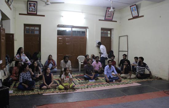 नव युवाओ को मिला प्रतिभा दिखाने को मंच एक अलग अंदाज़ में मनाया गया रंगमंच दिवस नव युवाओ को मिला प्रतिभा दिखाने को मंच एक अलग अंदाज़ में मनाया गया रंगमंच दिवस
