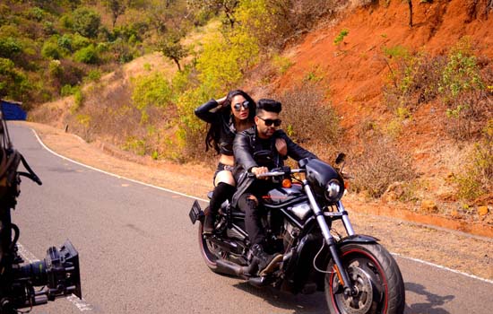 Diva Khushali  overcomes her bike fear