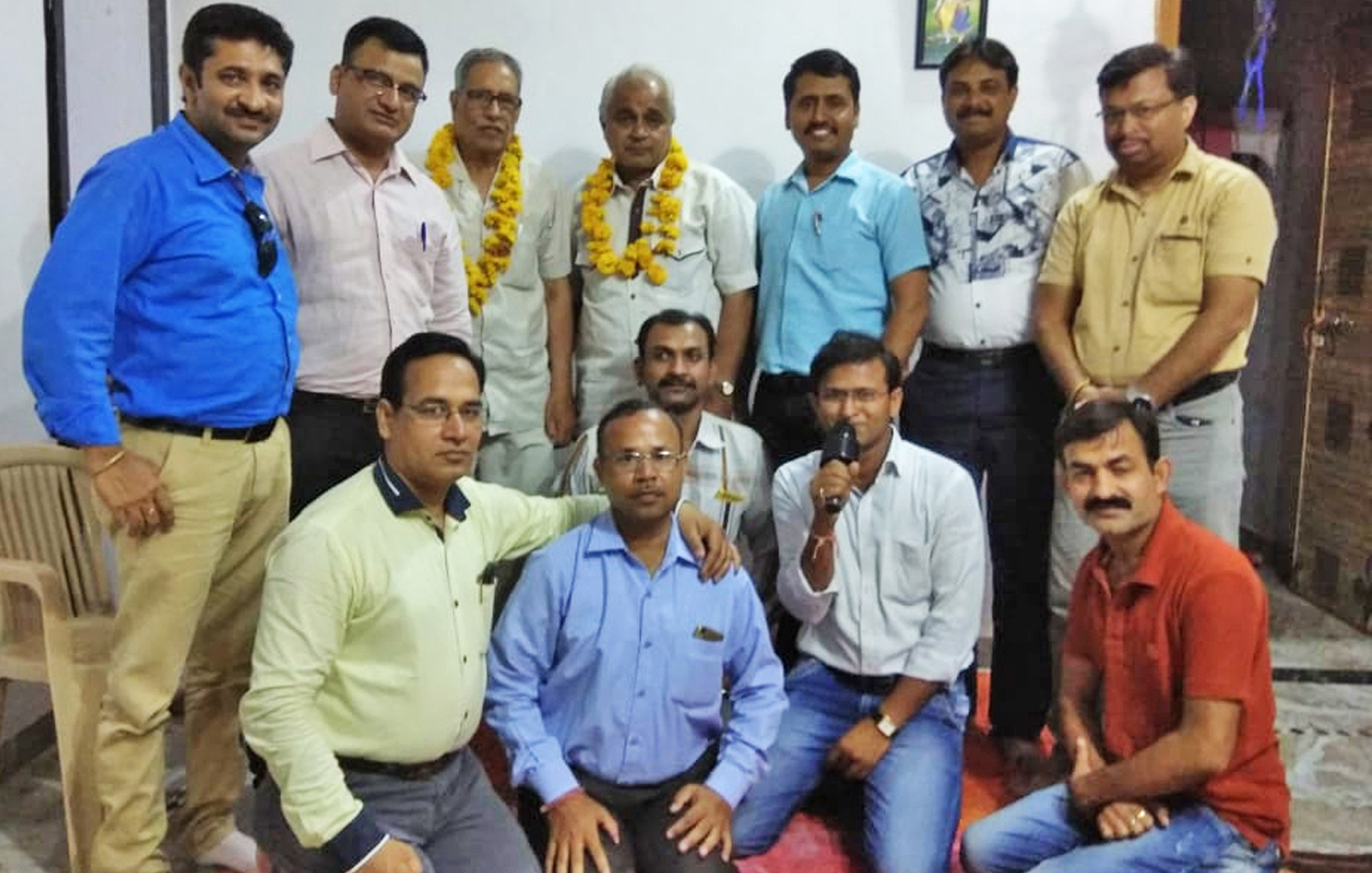 मेरा आंगन मधुबन माँ फूलवारी है मेरा आंगन मधुबन माँ फूलवारी है