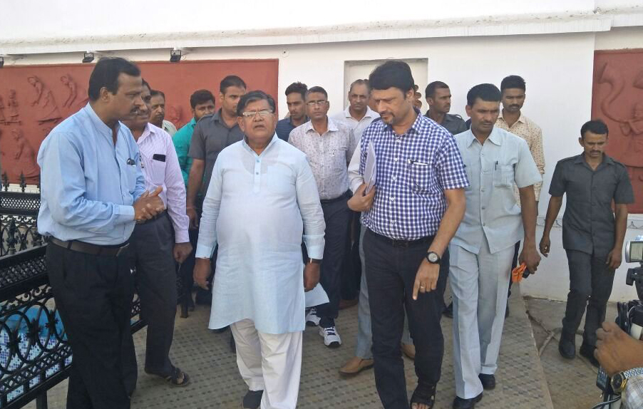 गृहमंत्री कटारिया ने किया एसआईईआरटी के निर्माण कार्यों का अवलोकन गृहमंत्री कटारिया ने किया एसआईईआरटी के निर्माण कार्यों का अवलोकन