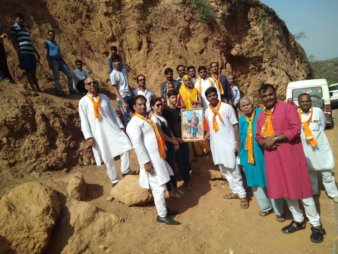 शिरोमणी के सहयोगी भीलूराणा का दुग्धाभिषेक, शिरोमणी के सहयोगी भीलूराणा का दुग्धाभिषेक,