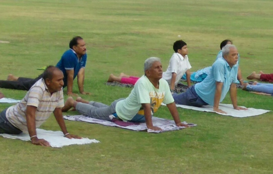 जिधर देखो हर तरफ योग की चर्चा जिधर देखो हर तरफ योग की चर्चा
