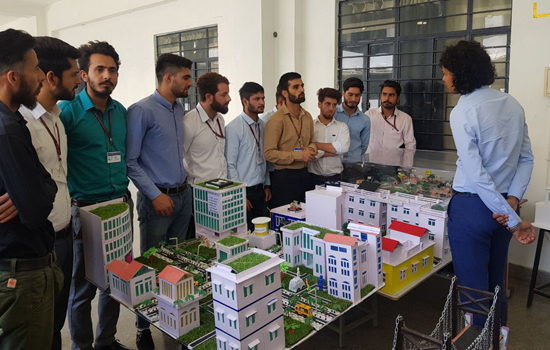 छात्रों ने दिया स्मार्ट गांव बनाने का प्रस्ताव