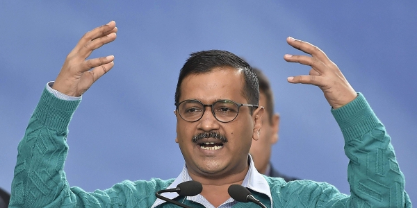 मौका देख केजरीवाल ने छोड़ा एलजी का घर मौका देख केजरीवाल ने छोड़ा एलजी का घर