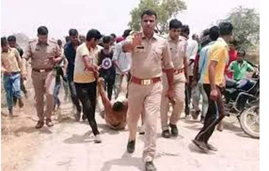 उप्र पुलिस ने हापुड़ घटना की तस्वीर वायरल होने के बाद माफी मांगी उप्र पुलिस ने हापुड़ घटना की तस्वीर वायरल होने के बाद माफी मांगी