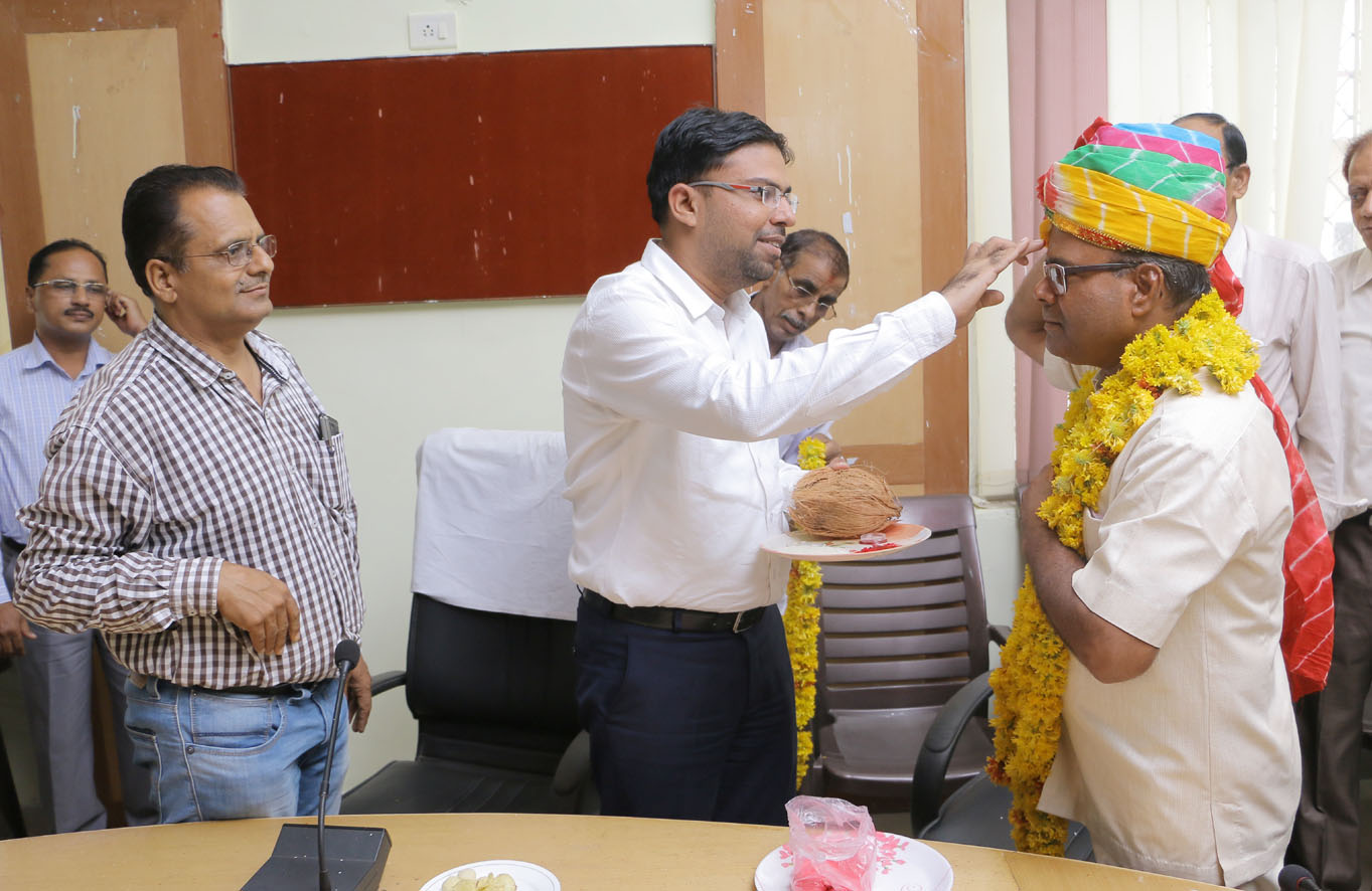 कलक्टर ने कहा - सेवा में समर्पण को मिलता है सम्मान कलक्टर ने कहा - सेवा में समर्पण को मिलता है सम्मान