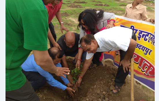 महावीर इन्टरनेशनल ने रोपें १ हजार पौधें महावीर इन्टरनेशनल ने रोपें १ हजार पौधें