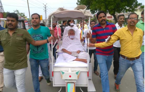 मेहनत का फल कृपा से नहीं पराक्रम से मिलेगाःआचार्य शिवमुनि मेहनत का फल कृपा से नहीं पराक्रम से मिलेगाःआचार्य शिवमुनि