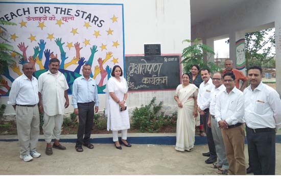विधिक सेवा प्राधिकरण की ओर से बलीचा स्कूल में वृक्षारोपण विधिक सेवा प्राधिकरण की ओर से बलीचा स्कूल में वृक्षारोपण
