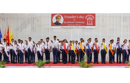 नव निर्वाचित छात्र परिषद ने ली शपथ नव निर्वाचित छात्र परिषद ने ली शपथ