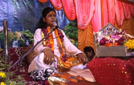 गुरु के पास ज्ञानी बनकर नहीं जाएं, तभी होगा कल्याण - जयमाला दीदी गुरु के पास ज्ञानी बनकर नहीं जाएं, तभी होगा कल्याण - जयमाला दीदी