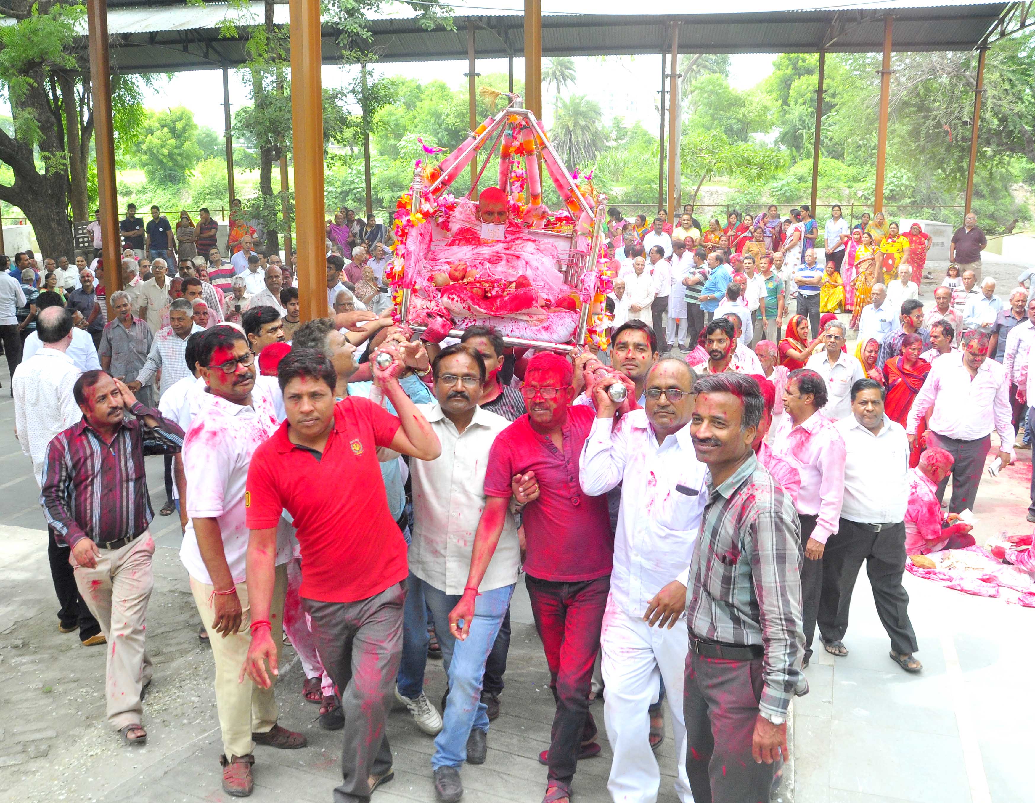 भगवती मुनि की डोल यात्रा में उमडे श्रावक,देश के कोने कोने से आये भगवती मुनि की डोल यात्रा में उमडे श्रावक,देश के कोने कोने से आये