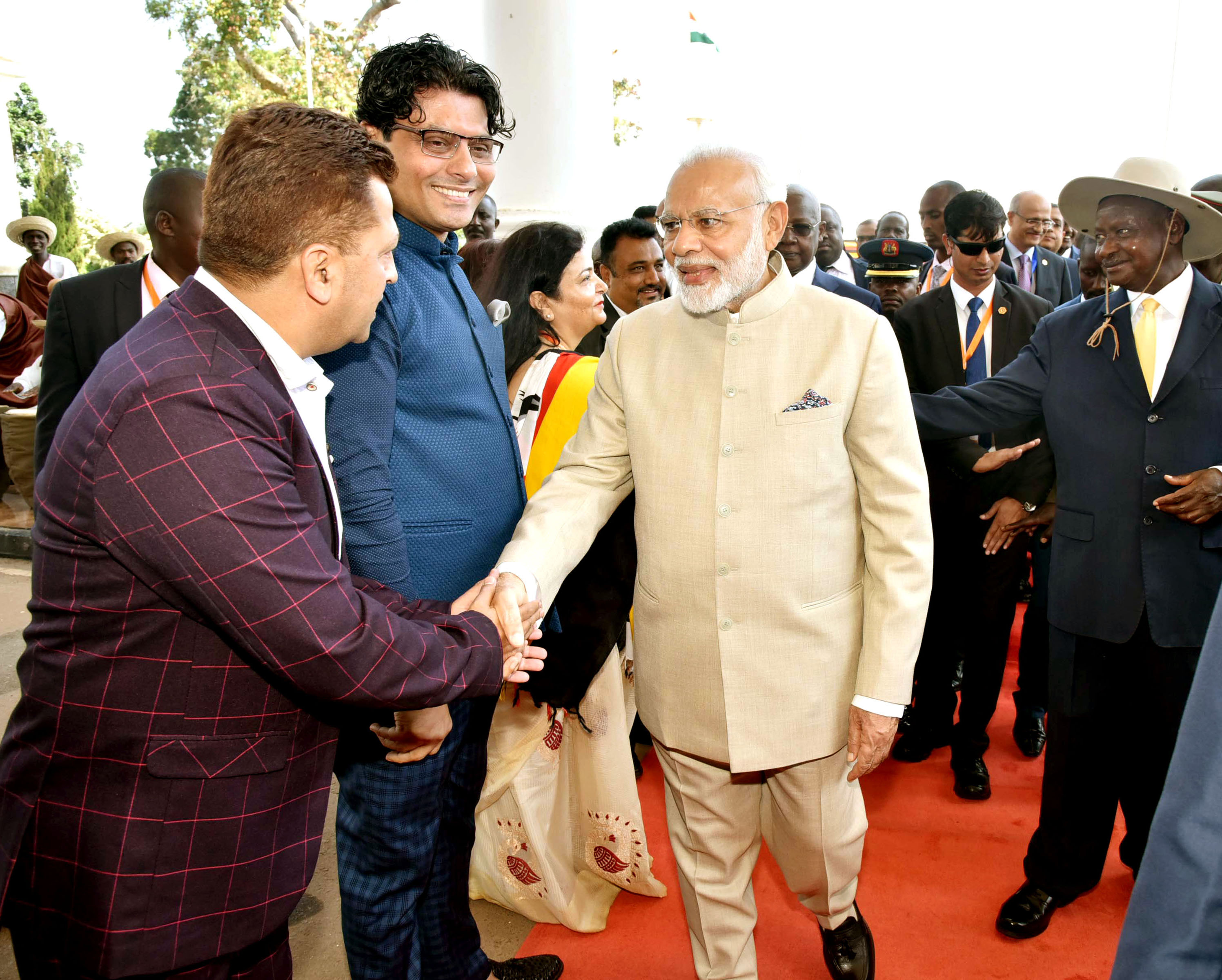 लिबास के डिजाइनर रियाज गांगजी को मोदी का स्वागत करने के लिए आमंत्रित लिबास के डिजाइनर रियाज गांगजी को मोदी का स्वागत करने के लिए आमंत्रित