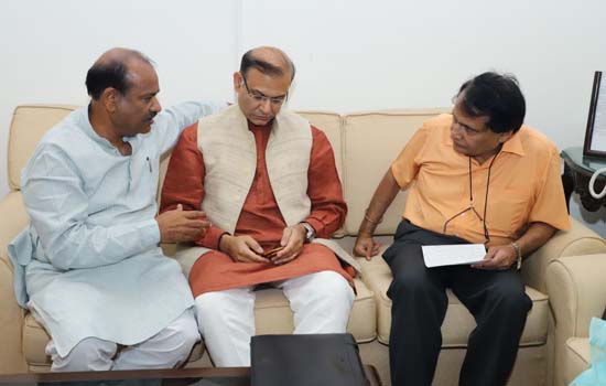कोटा -बूंदी सांसद श्री ओम बिरला ने की केन्द्रीय उड्डयन मंत्रियों से मुलाकात कोटा -बूंदी सांसद श्री ओम बिरला ने की केन्द्रीय उड्डयन मंत्रियों से मुलाकात