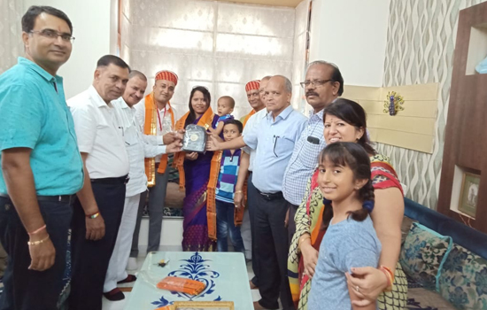 दुबई के समाजजनों का किया सम्मान दुबई के समाजजनों का किया सम्मान