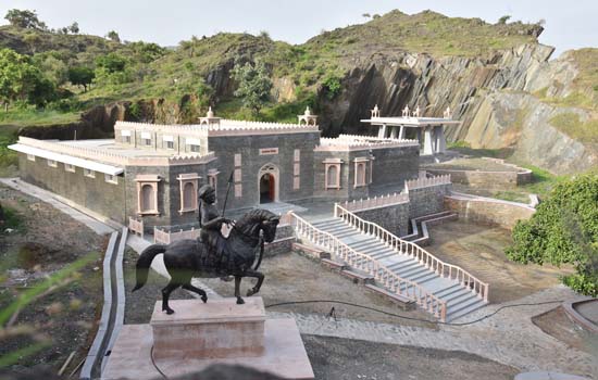 बप्पा रावल पैनोरमा का उद्घाटन मावली की सभा में किया बप्पा रावल पैनोरमा का उद्घाटन मावली की सभा में किया