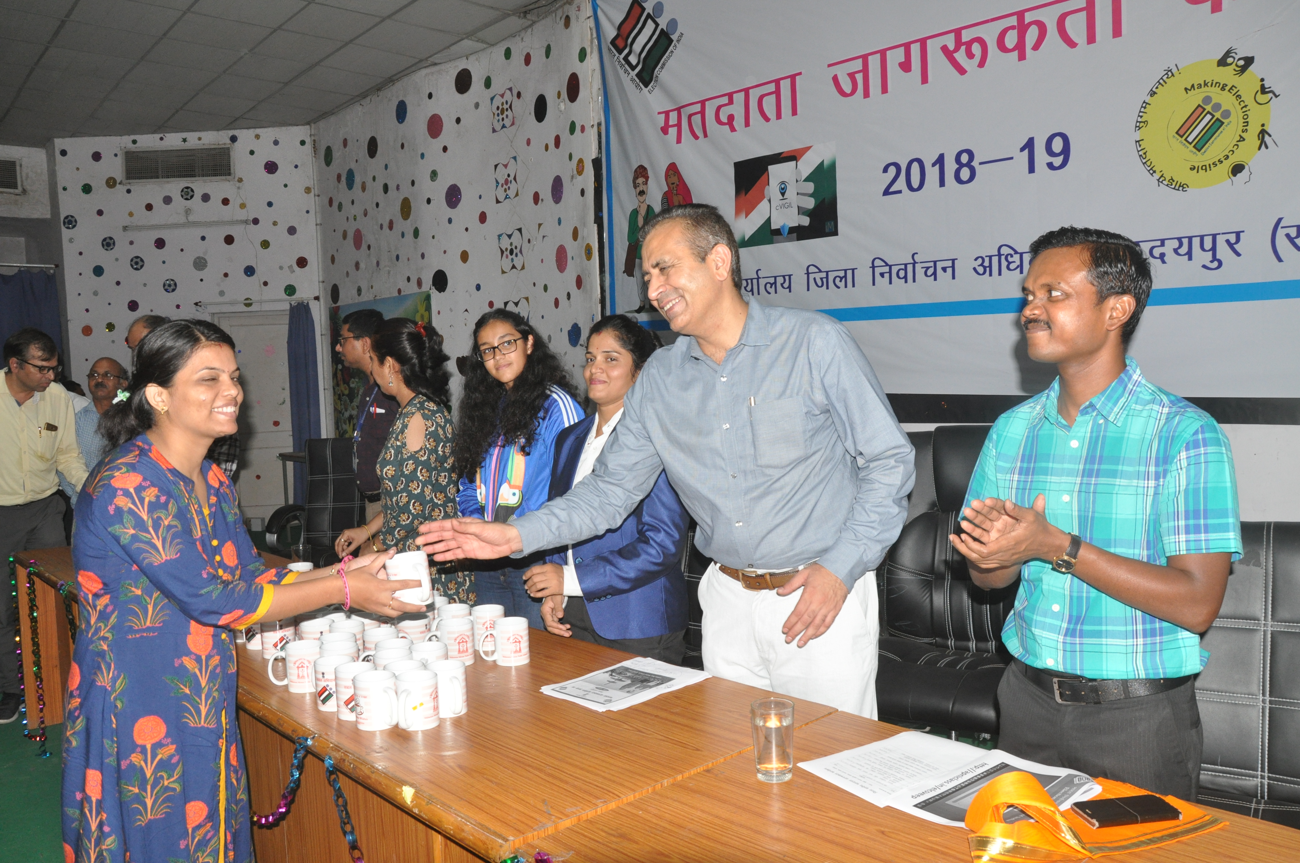 गौरवी, माला एवं परवीन बानु को बनाया युथ ऑइकन गौरवी, माला एवं परवीन बानु को बनाया युथ ऑइकन