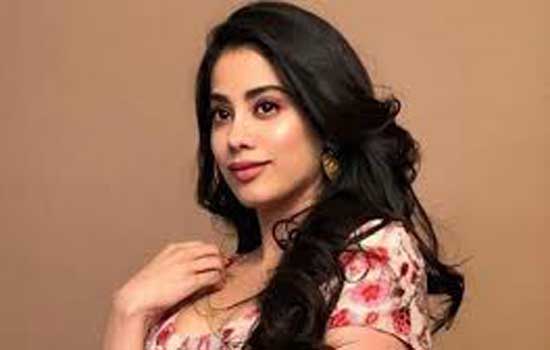महिलाओं को अपनी खूबसूरती पर गर्व होना चाहिए:जाह्नवी महिलाओं को अपनी खूबसूरती पर गर्व होना चाहिए:जाह्नवी
