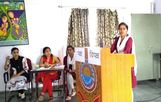 हिन्दी संवाद की भाषा है- डाॅ. प्रेमसिंह रावलोत हिन्दी संवाद की भाषा है- डाॅ. प्रेमसिंह रावलोत
