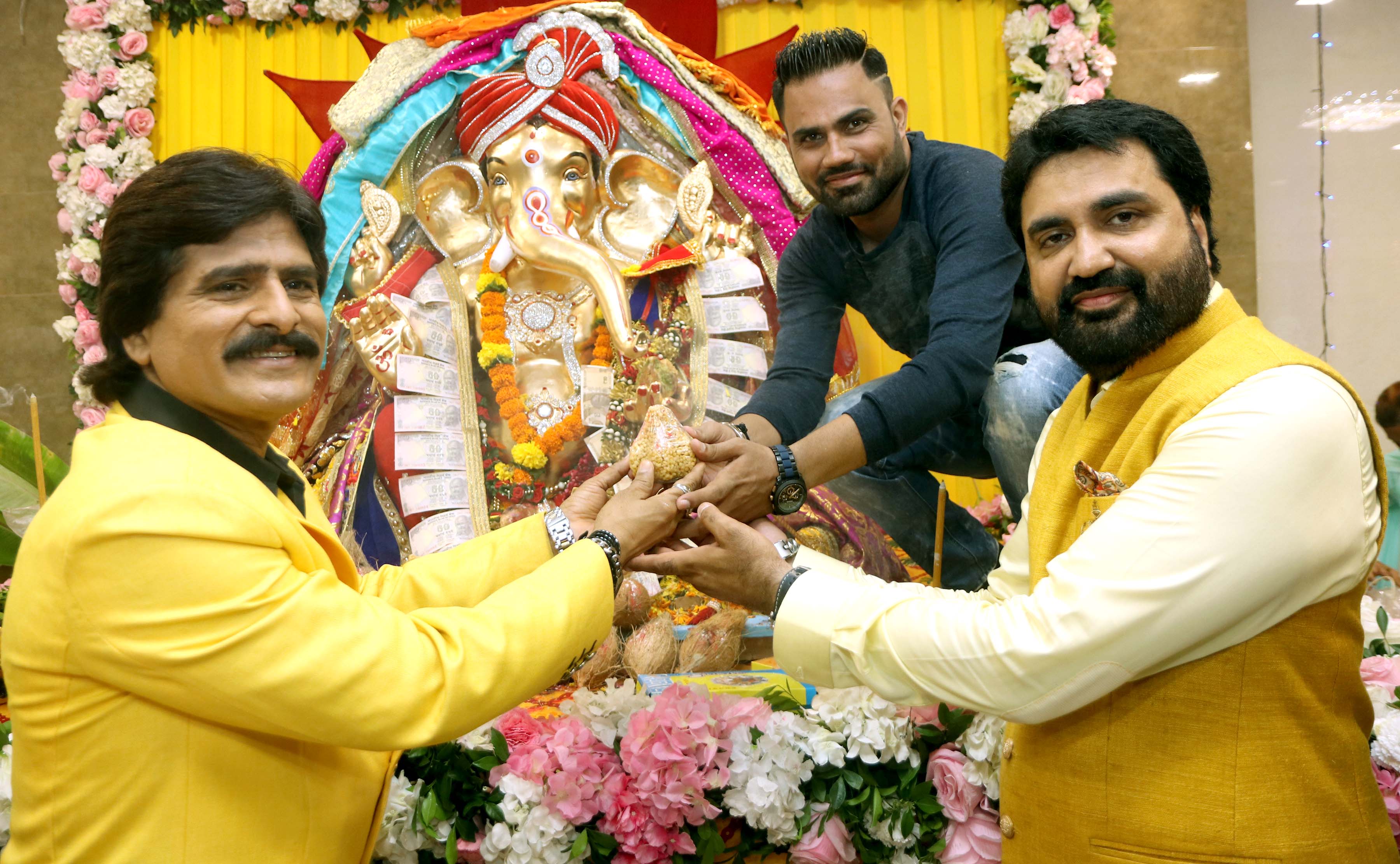 Celebs and Politicians came to take blessing at Eco Friendly Ganpati a