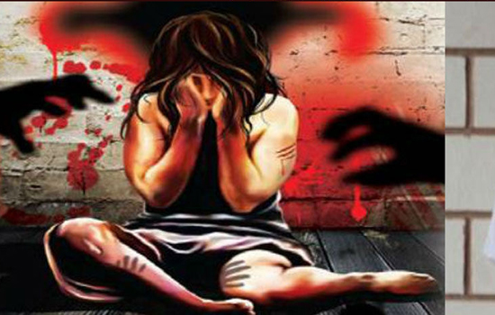 स्कूल परिसर में नाबालिग छात्रा से बलात्कार