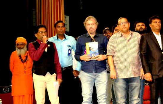 मराठी फिल्म,'अहिल्या- झुंज एकाकी' के निर्माता- निर्देशक 'पत्रकार संघर्ष समिति' द्वारा सम्मानित