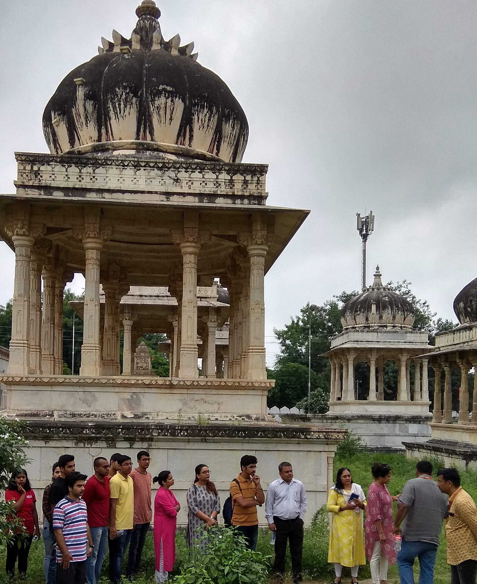 आहड महासतिया पर ‘हेरिटेज वॉक’ आहड महासतिया पर ‘हेरिटेज वॉक’